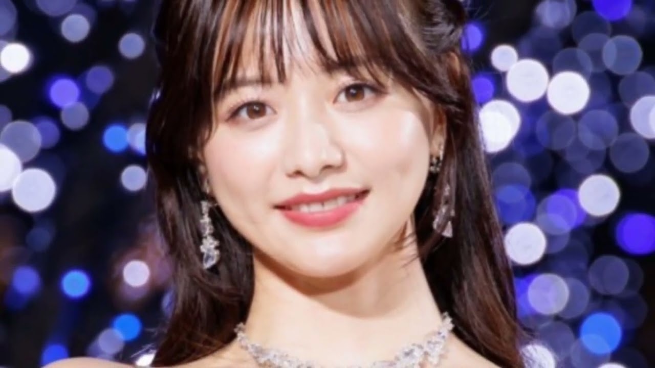 〈森香澄〉さんは大人っぽくくびれやデコルテを美しく見せており、ボディラインがとても美しいと言われています。***