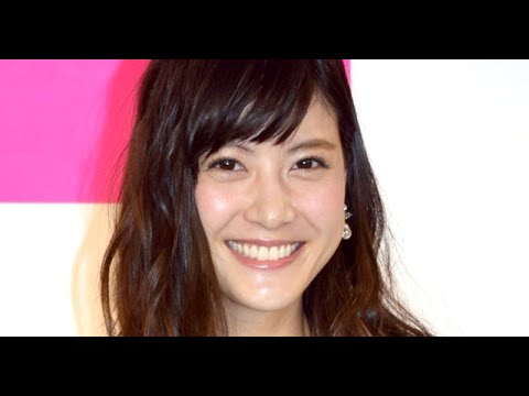 B1- 佐藤ありさ、超ミニスカで“太もも全開”「ミニスカ!!とても新鮮でびっくり」「美の極み」