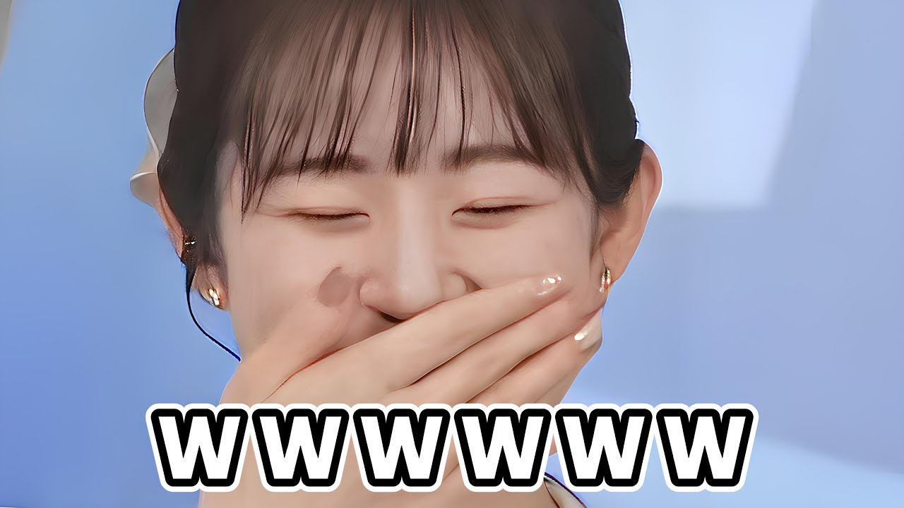 案内に関係ないページを開いてしまい照れ笑いをするお天気お姉さん