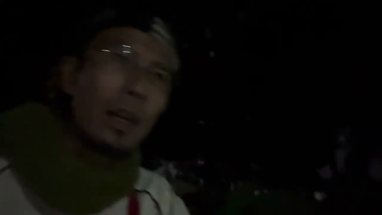『11滴の痰（たん）。最後の福岡城カテナチオ＝3年の先輩たちがハーフタイムに飲むポカリに2年・11人・11滴（てき）の痰（たん）。でも、彼らはおいしそうに飲みよった。』。※AIが自動生成した架空の話。