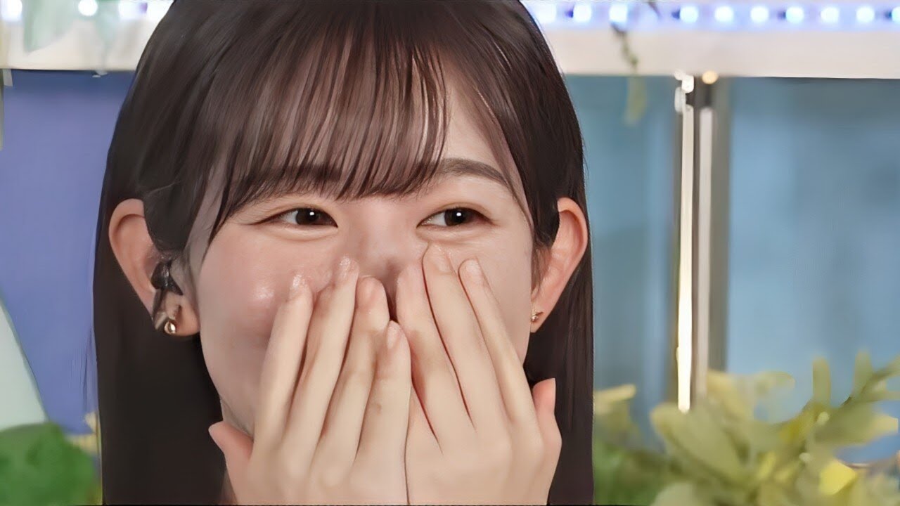 肌を褒められて化粧水がどうのこうの言いながら照れるお天気お姉さん