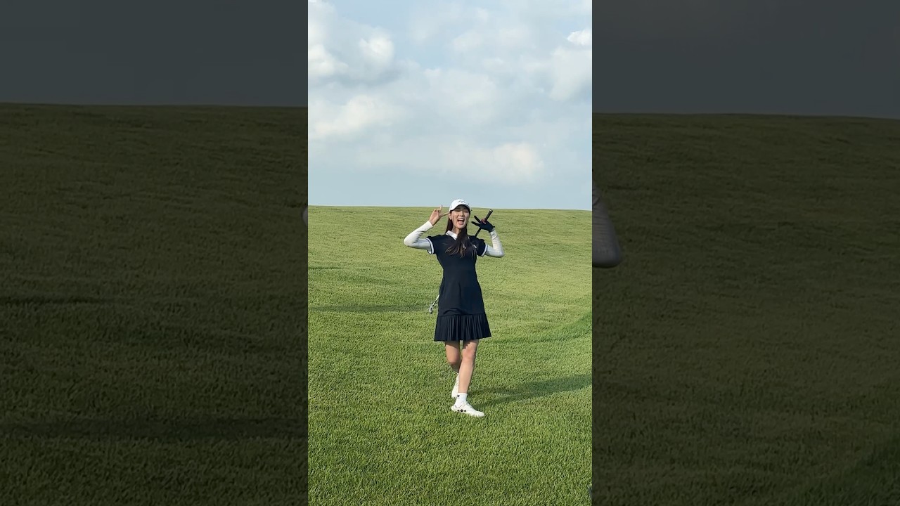 佐々木もよこ、ショットがうまくいって大喜びでピース✌✨#golf #ゴルフ#ゴルフ女子#ゴルフ初心者#ゴルフ練習#セントフォースゴルフクラブ#オフショット#佐々木もよこ