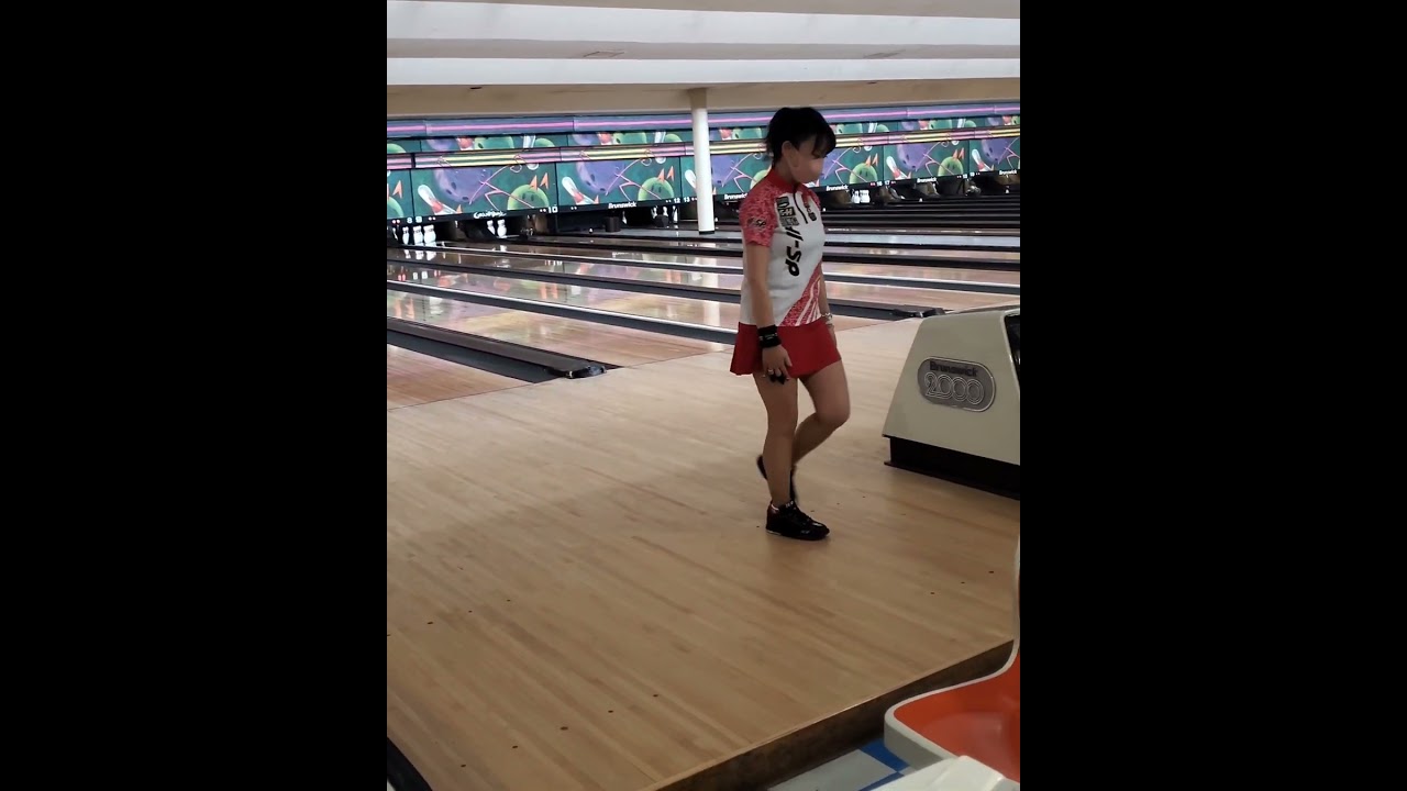 #ボウリング #荻窪美咲プロ #2024年02月10日 #夜の部 #投球動画 #スロー #🔟残りとカバー #南平グランドボール