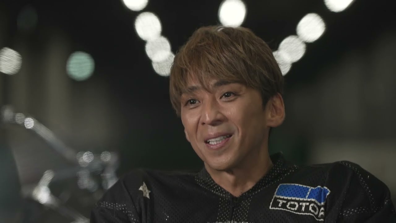 「ヘルメット被れば誰でもHERO」「いつ死んでもいい」そして「5人との約束」——ドキュメンタリー映画『オートレーサー森且行 約束のオーバル 劇場版』名言を集めた特別映像【2024年11月29日公開】