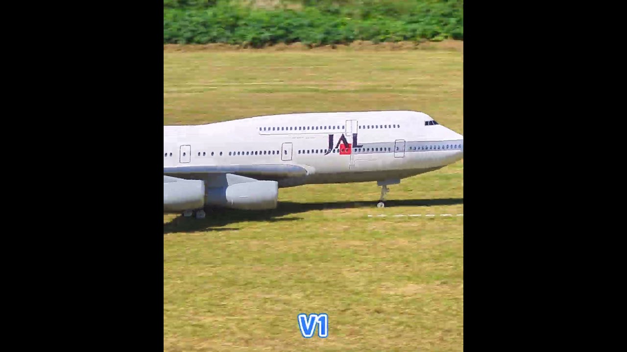 離陸するBoeing 747-400 JAL #ラジコン飛行機 #ラジコン