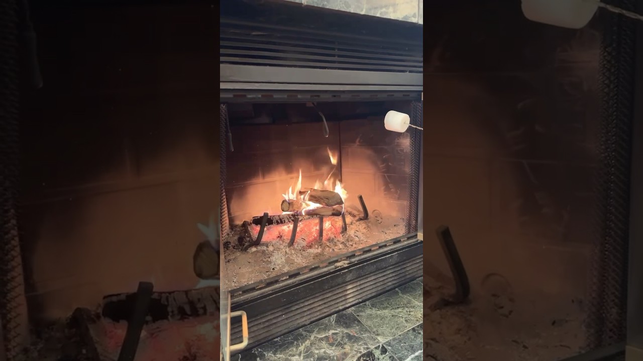 暖炉でマシュマロを焼きました。その2-リベンジするも焦げを恐れるあまり多分遠すぎる-