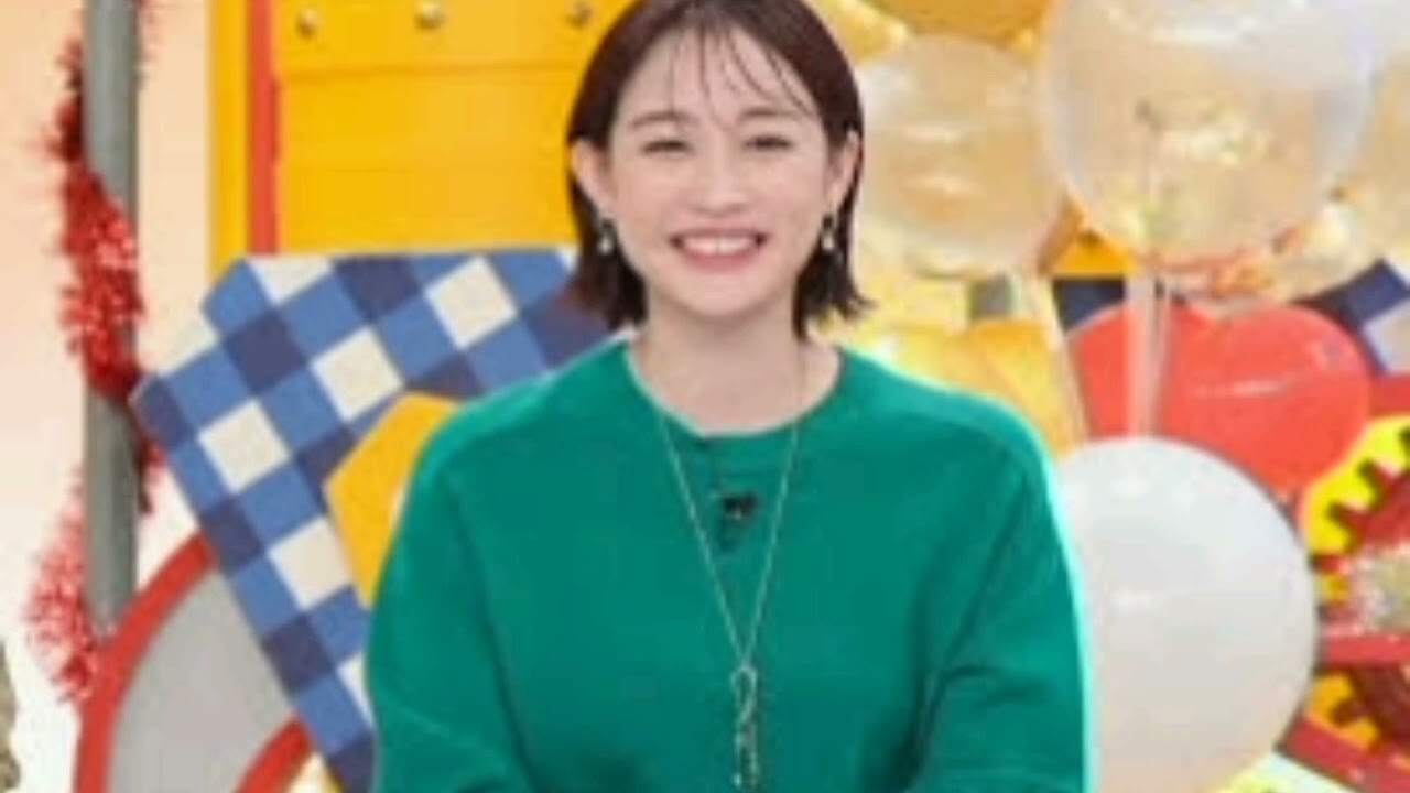 ＜新井恵理那＞大人のクリスマスコーデ　ソックス×パンプスでおしゃれ度アップ