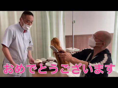 【柴犬飼い主54歳】食事を持ってきてくれる人にカツラセット贈呈してみた！
