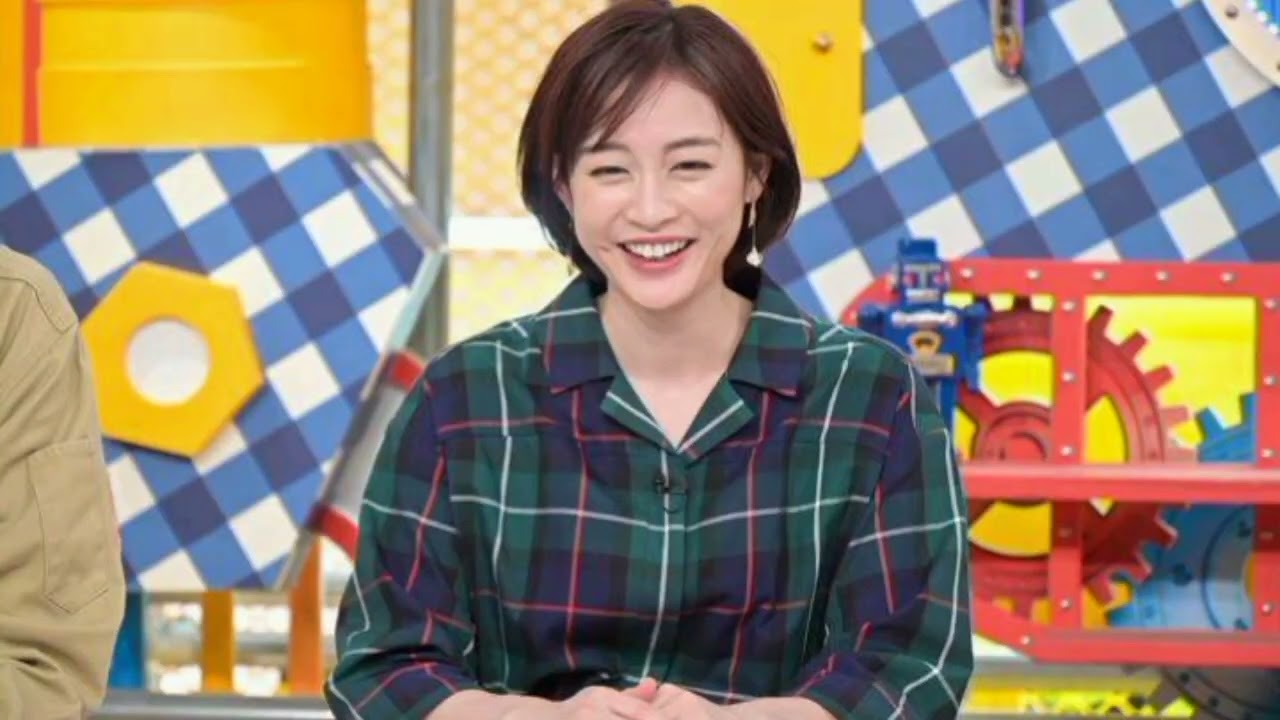 ＜新井恵理那＞スエードワンピで柔らかなムード　存在感あるチェックパンプスで装いを格上げ