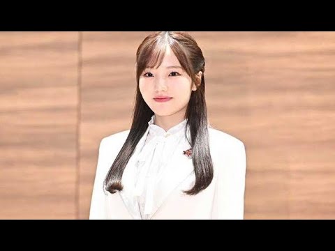 皆藤愛子、太ももチラリ…“男性もの”白のワイシャツ姿で新年のあいさつ ファン歓喜「透けてませんか」「攻めてますね！」.,.,