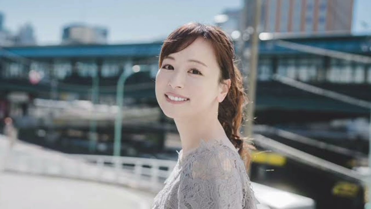 皆藤愛子、美ワキ全開の大胆ショットに反響「スタイル抜群」「こんな可愛い40歳はいない」..,,,.,