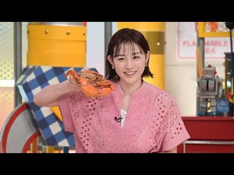 ＜新井恵理那＞アニマル柄×鮮やか柄の[Japan news]上級者コーデ　ホワイトブーツでこなれ感も