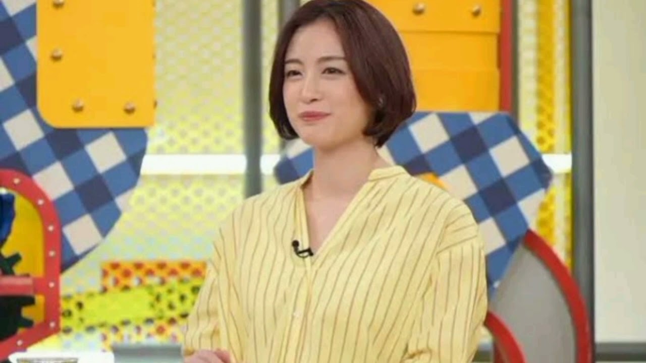 ＜新井恵理那＞アニマル柄×鮮やか柄の上級者コーデ　ホワイトブーツでこなれ感も