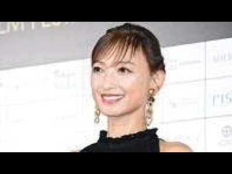 #スカート短くてすみません」52歳・望月理恵アナ、“超ミニスカ”ウエア姿に反響「よ！美脚クイーン!!」　ゴルフ特番でMC務める