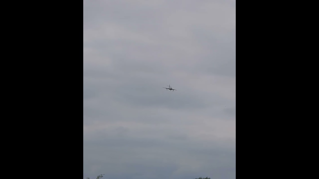 着陸するMiG-17 #ラジコン飛行機 #ラジコン