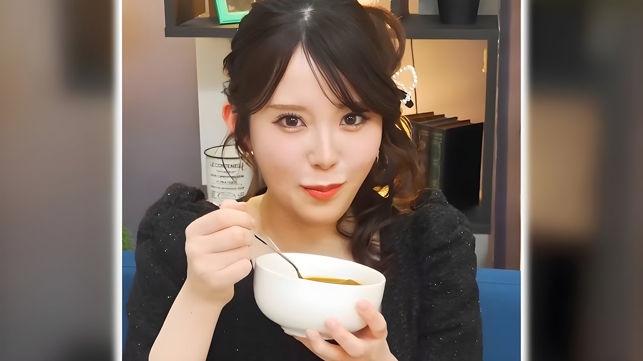 カレーの食レポに一生懸命すぎて白米だけ食べたお天気お姉さん【小川千奈】