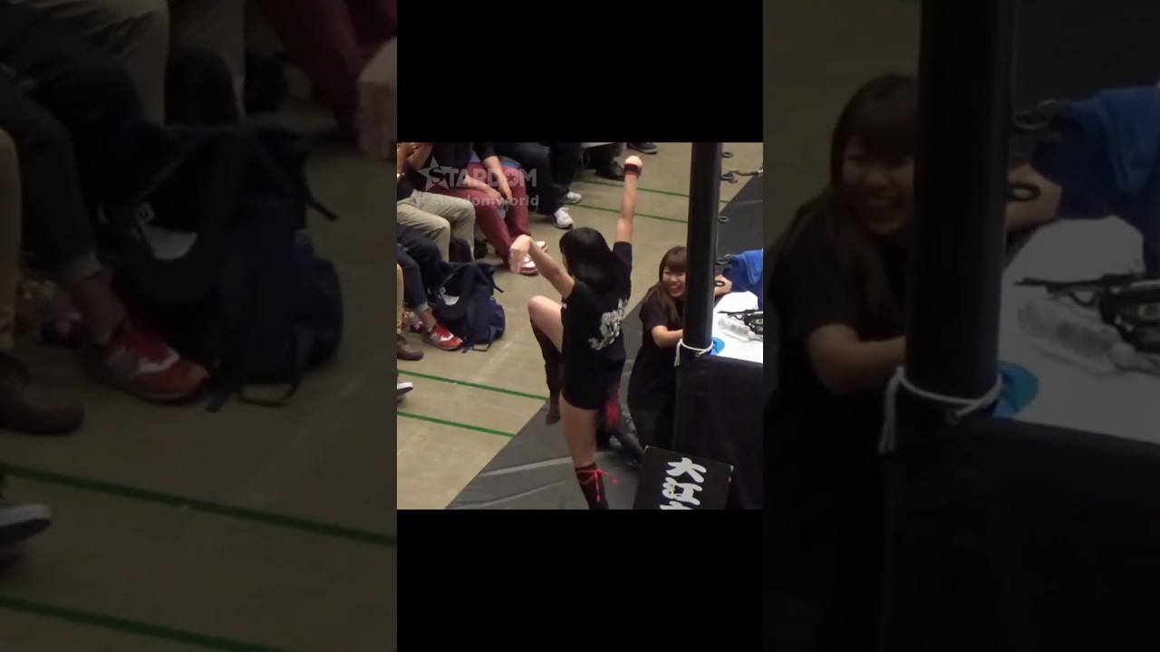 中野たむの入場曲で、テンション上がる木村花（2018）。Hana Kimura got exited for Tam 's music. #スターダム #女子プロレス #大江戸隊 #shorts