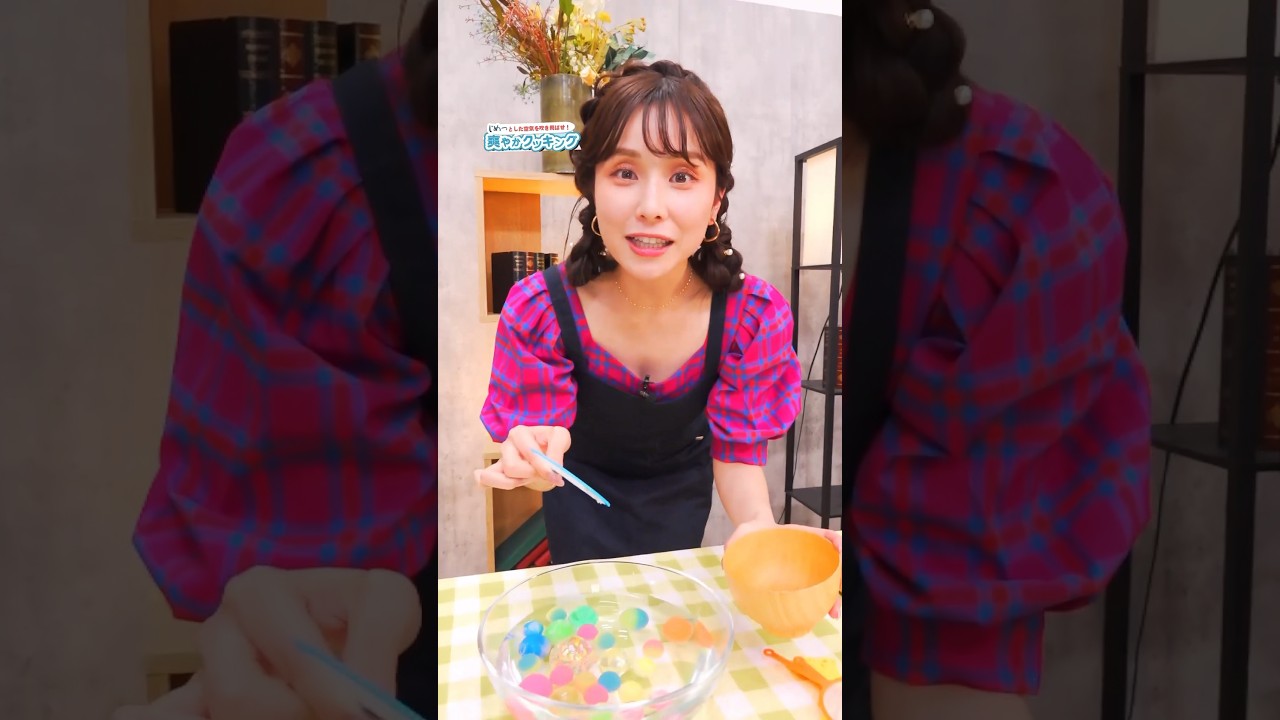 【松雪彩花】ルール違反！？ボールすくいに挑戦するお天気キャスター#auPAYマーケット #ライブTV #ウェザーニュース #松雪彩花 #あやち #shorts
