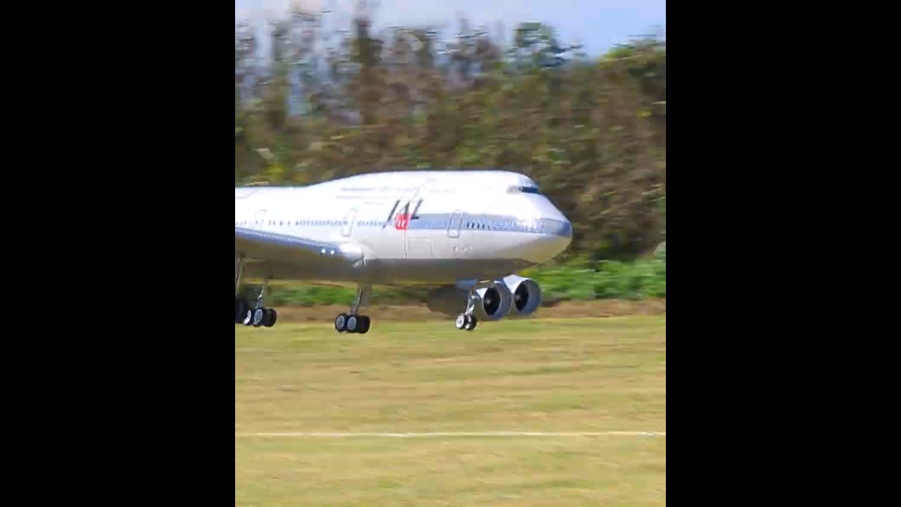 着陸するBoeing 747-400 JAL　ラジコン飛行機