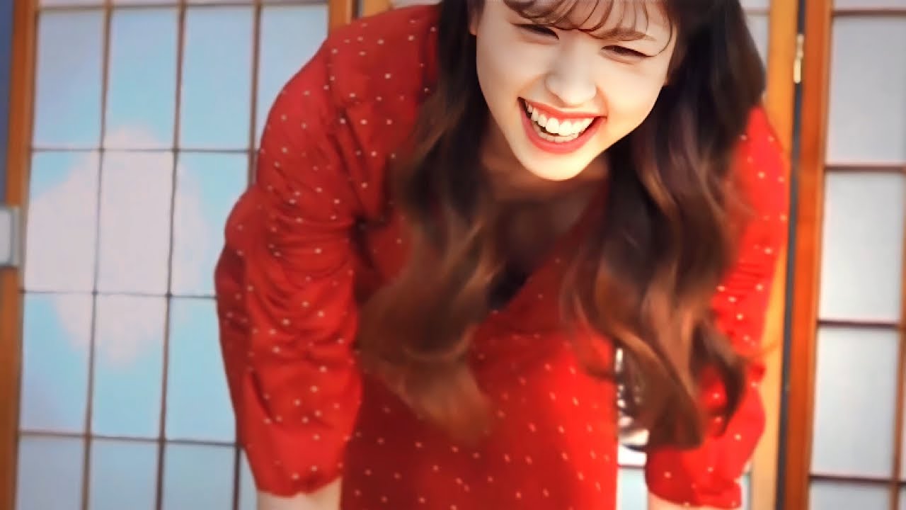 足が痺れ外人みたいなリアクションする小林李衣奈さん