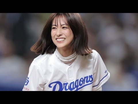 「ドラファンなの！？」スラリ白パンツスタイルでドーム降臨の日本一人気女子アナに反響止まず　「縫い目に指がかかった華麗なフォーム」[Drama New]