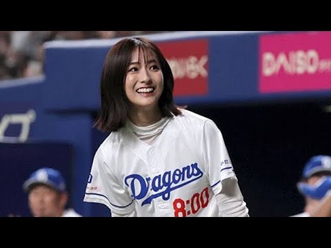 大人気女子アナの始球式に歓声⚾️🎉 まぶしいホワイトコーデ👗✨…笑顔で場内魅了😊💖