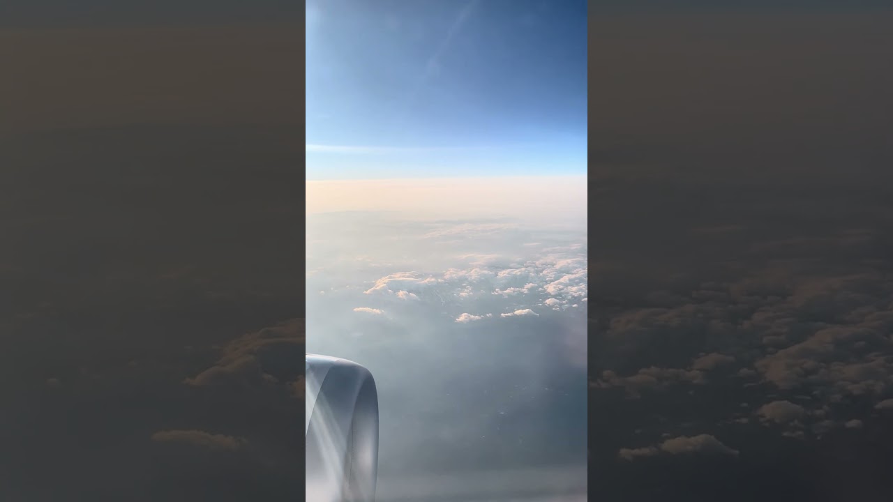 長野県軽井沢付近上空を移動する飛行機からの景色