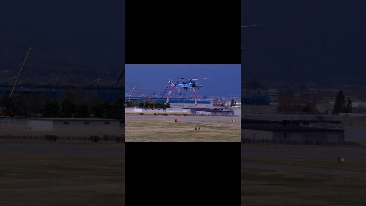【長野県松本市】投稿①信州まつもと空港でミラーレス一眼レフカメラ撮影。長野県警に許可を得てUP。恐らく長野県警察航空隊。長野県は山岳地帯。警察の方々も日頃からトレーニングして頼もしい。#shorts