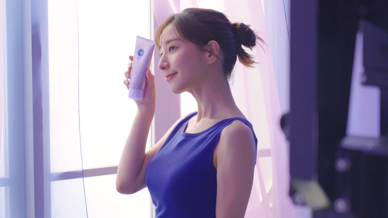 田中みな実、ノースリ×お団子のオフな姿で“すっぴん美肌”を披露！今年の目標も語る「R-1とか出るわけじゃないけど…（笑）」