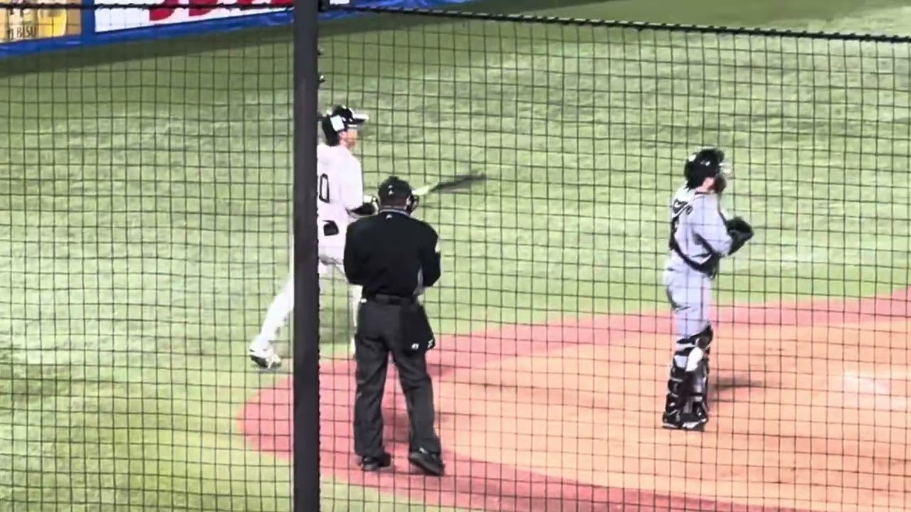 村上宗隆の緊急交代でざわつく神宮