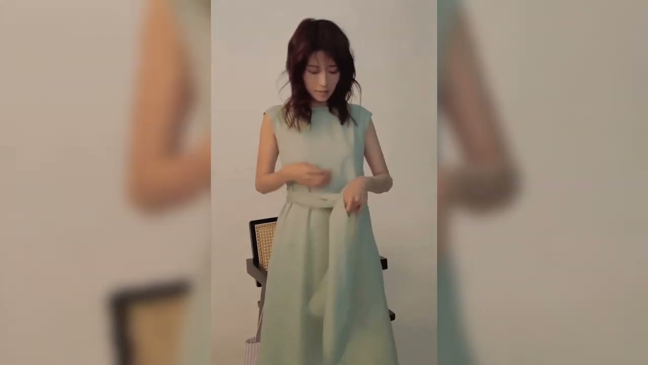 【郡司恭子】アナ衣装紹介でハプニング！？スカートの着こなし術を伝授