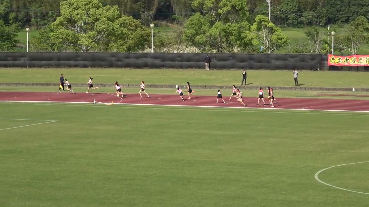 20250429154739宮崎市春季記録会中共女4×100ｍＲ1組 住吉中54"13：江藤 美生(3)・甲斐 優香(3)・橋口 琴羽(3)・藤井 麗奈(3)