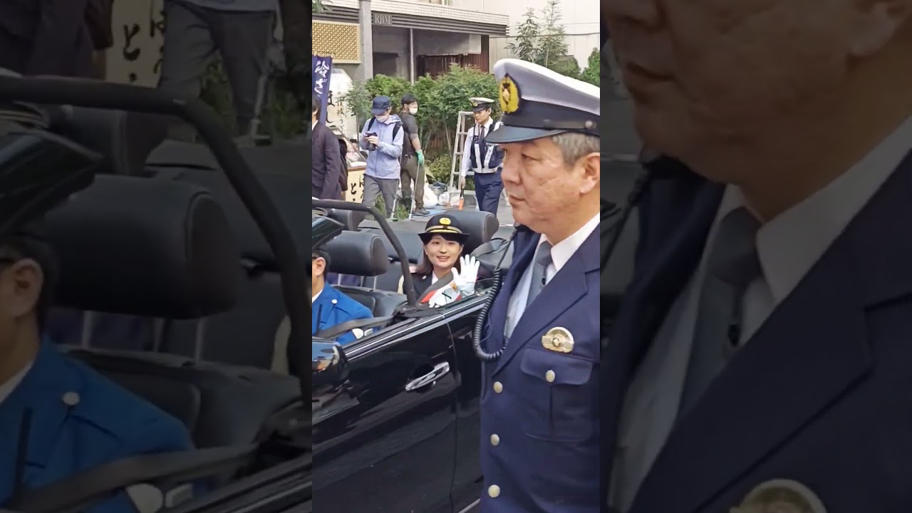 カメラ目線で応えてくれるTBSアナウンサー篠原梨菜さん👮‍♀️、一日警察署長🚨、キャデラック儀礼オープンカー🚨👮‍♀️