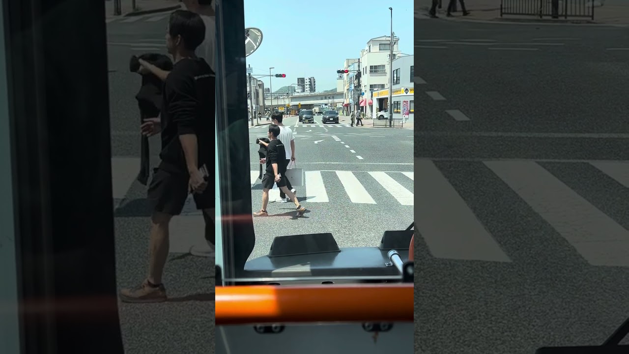 山﨑ゆき発車と車内放送シーン