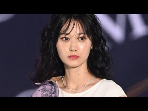 # ＜山下美月＞大人のムードで堂々ランウェー✨「ガールズアワード」華麗に開幕！トップバッターで魅了✨ 貴島明日香🌸安斉星来⭐️宮世琉弥も登場！