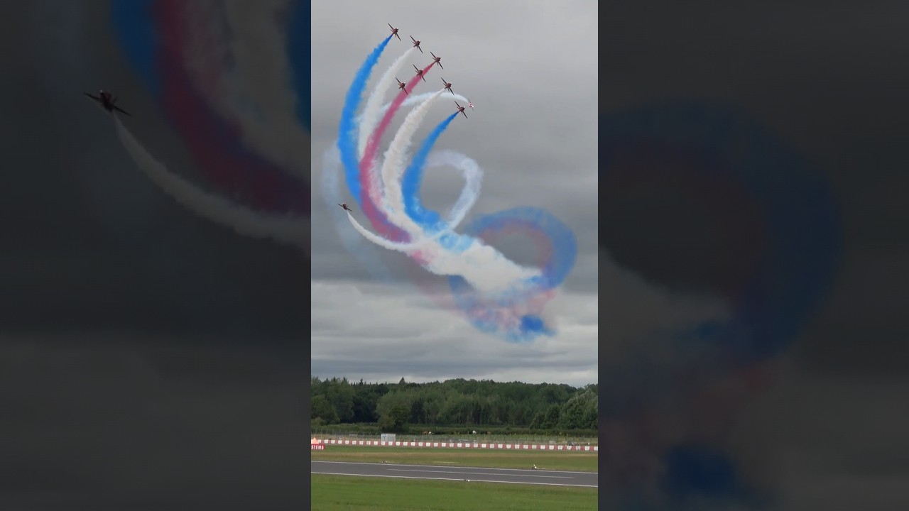ブルーインパルスの4.5 倍！？レッドアローズのコークスクリュー的アクロバットは9機！しかも旋回しながら！凄すぎRAF Red Arrows