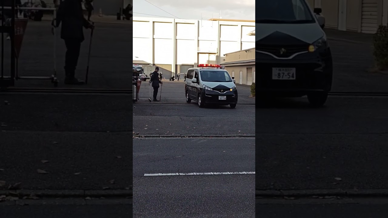 見送り敬礼をする門番の機動隊員👮、神奈川県警察第一機動隊🚨