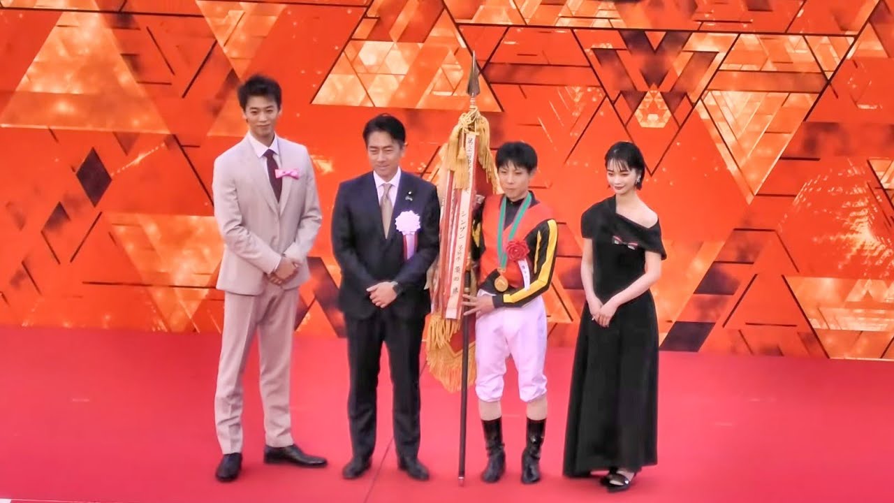 小泉進次郎〝第72代農林水産大臣(コメ担当大臣)〟日本ダービー表彰式出席の様子①