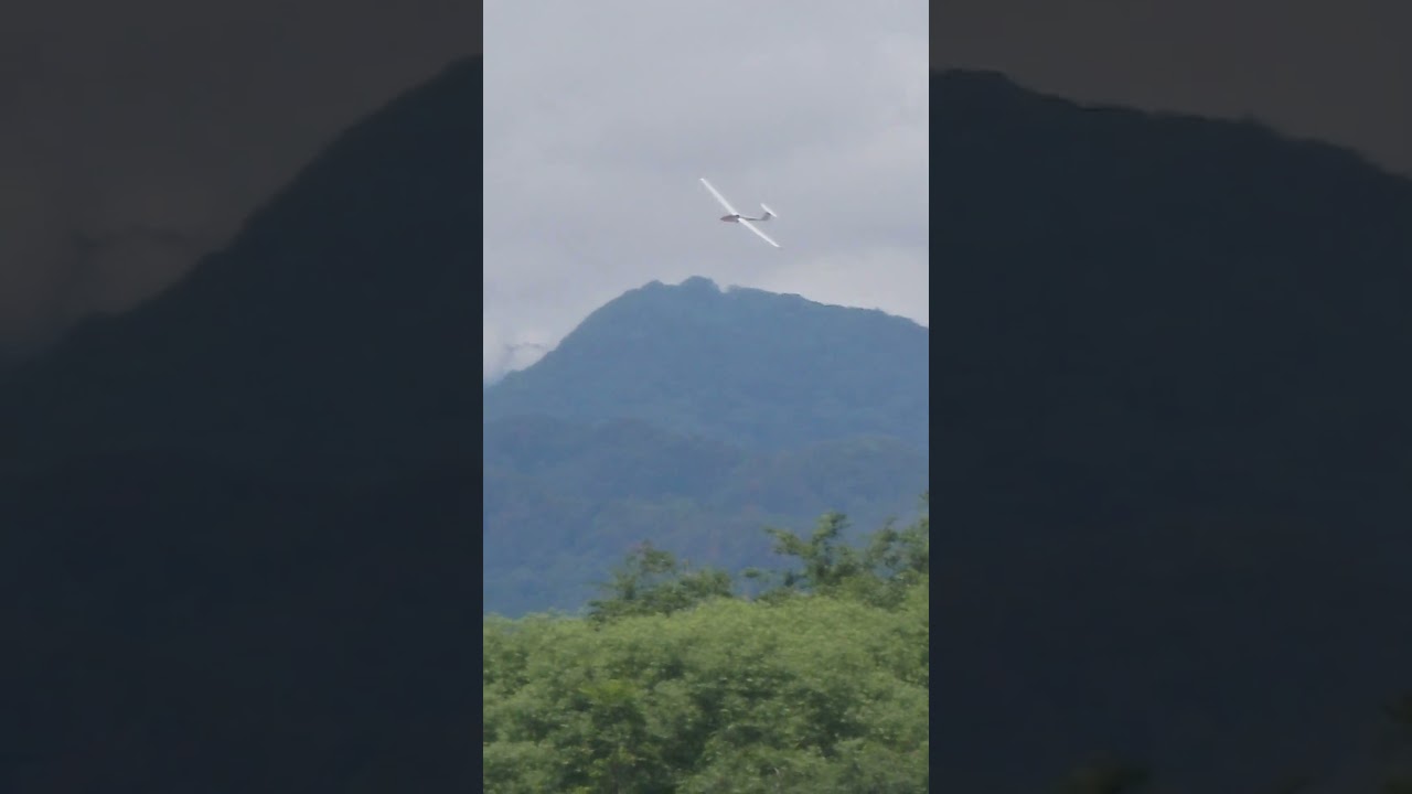 グライダーの着陸 (長野市滑空場) 2025.6.15