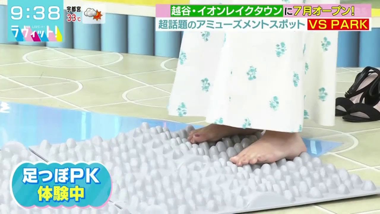 woman’s barefeet Part.164