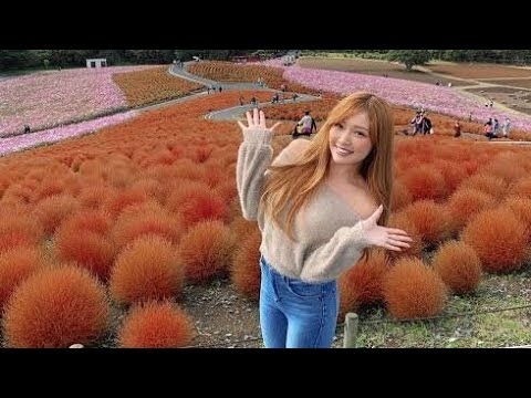 新井恵理那アナ、紫陽花に囲まれ夏らしい親子ショットが「素敵」「優しさが溢れる笑顔」