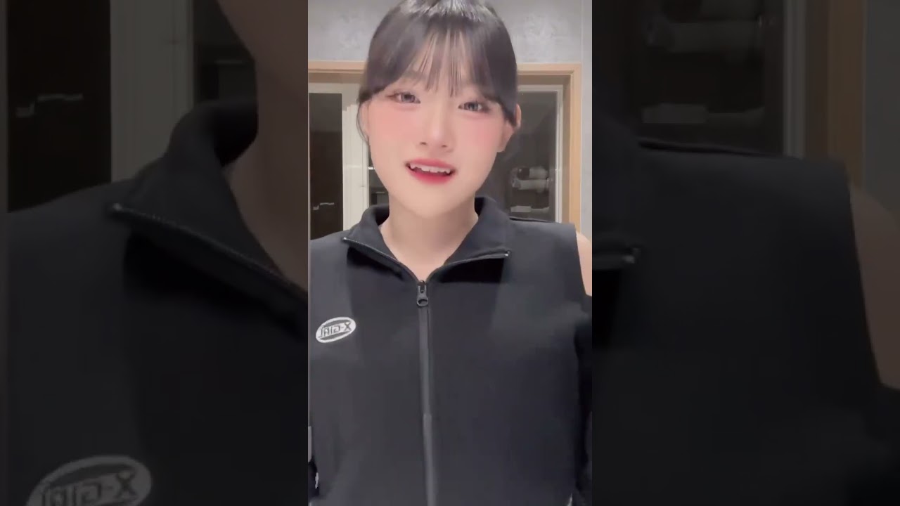 あこちゃんの肩出し可愛すぎ💗@rocomacoaco #尊すぎる #愛おしい #あこちゃん