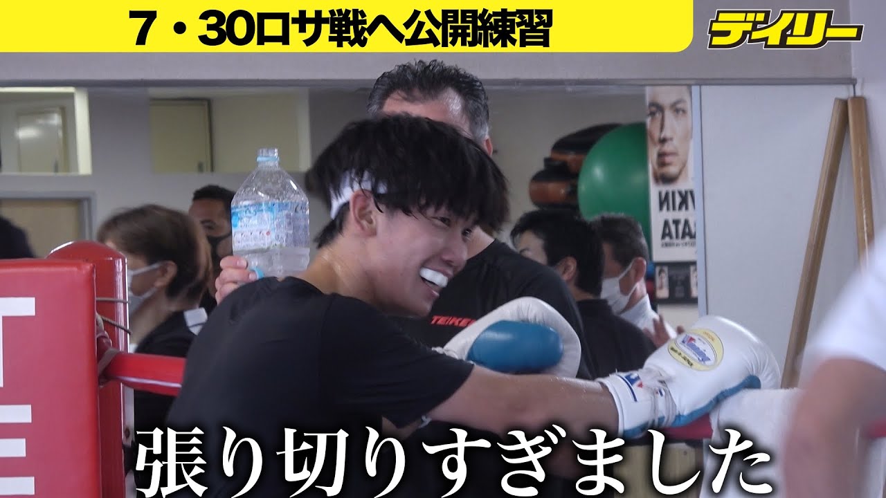 高見亨介【７・30ロサ戦へ公開練習】白熱スパーリング　ミット打ちは"メイウェザーに勝った男"オーギー氏と　さらに田中繊大トレーナーのボディを打つべし打つべし