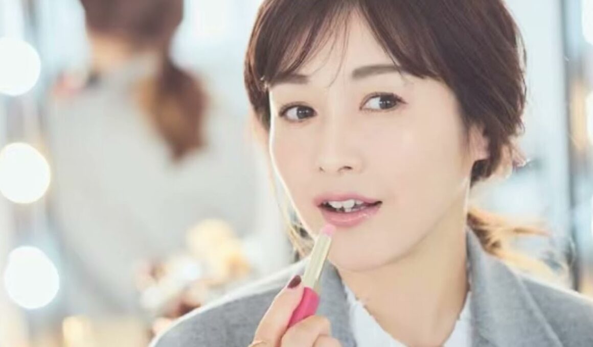 ４６歳で妊娠した杉崎美香アナ　ノースリーブ姿にくぎ付け「ステキ」「永遠のアイドル」「八重歯がかわいい」