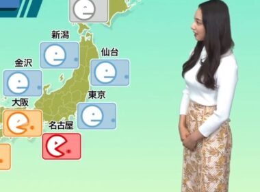 噛んじゃって困り顔をするお天気お姉さん