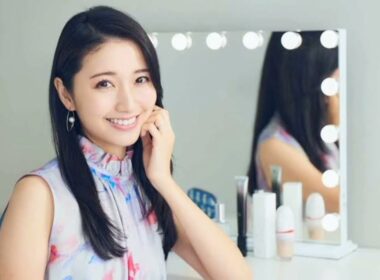 🪞✨ 韓国風メイクで美貌際立つ！🌸💄 三田友梨佳アナに称賛の声「美人すぎ」😍🌟💐