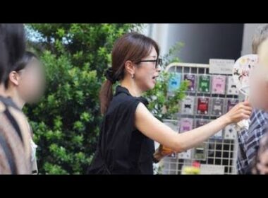 加藤綾子“家族団らん”夏祭り満喫姿!“30万円”新作バッグ片手のセレブぶり、社長の夫が迎える“正念場”