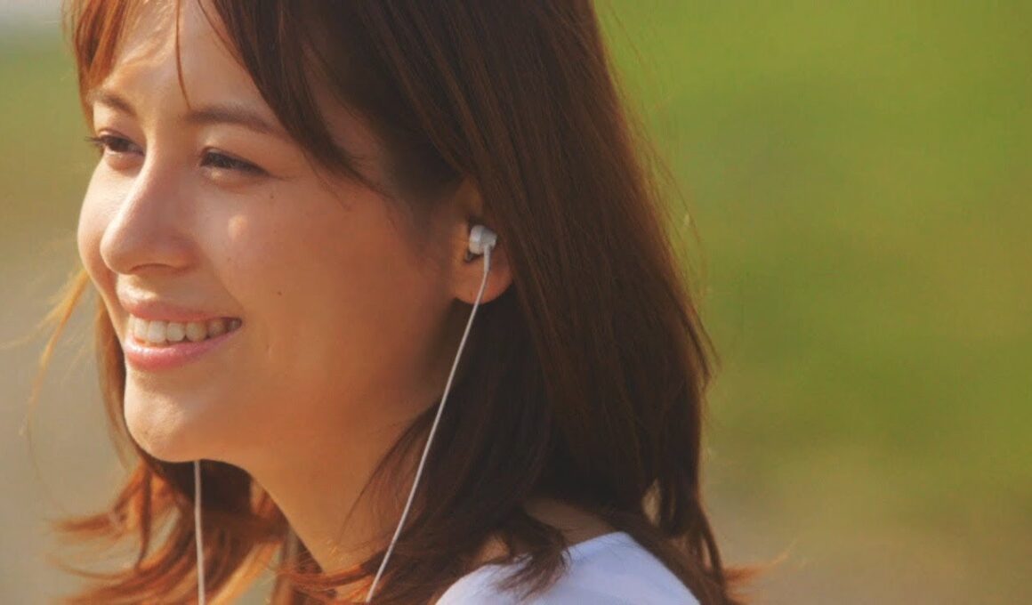 青木裕子　「久々に、パーマヘア」新ヘア＆白Tへそ出しルックの近影公開「すごく素敵」「お似合いです」