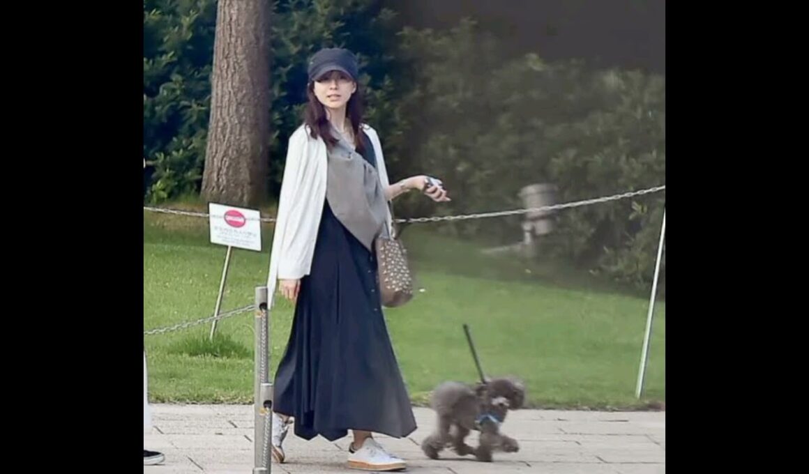 加藤綾子“家族団らん”夏祭り満喫姿!“30万円”新作バッグ片手のセレブぶり、社長の夫が迎える“正念場
