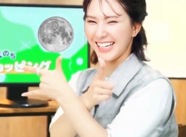 いろんなポーズを試す白井ゆかり奥様